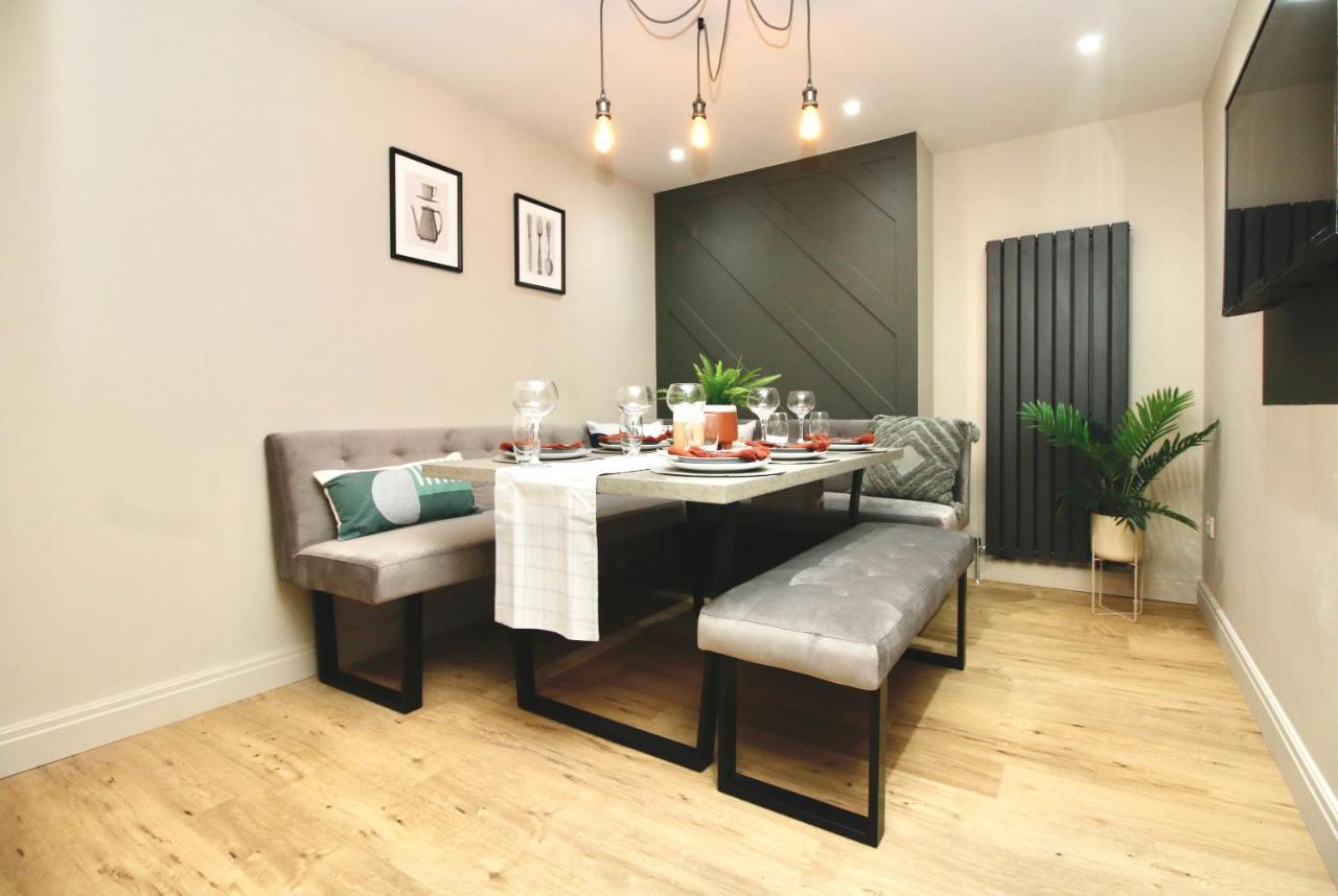 Xxhot Tubxx 4bed Semi, Sleeps 8, 2 Bathrooms Holiday home