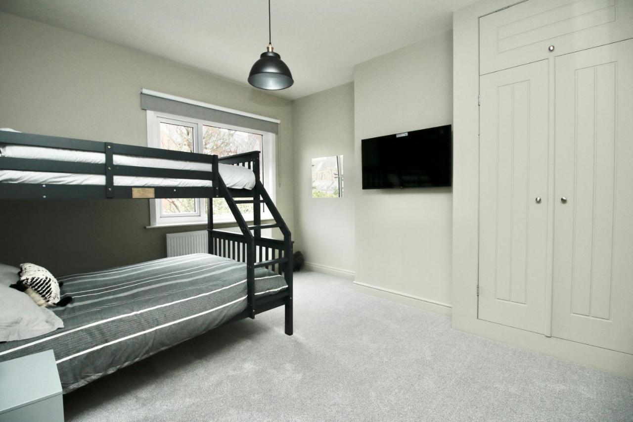 Xxhot Tubxx 4bed Semi, Sleeps 8, 2 Bathrooms