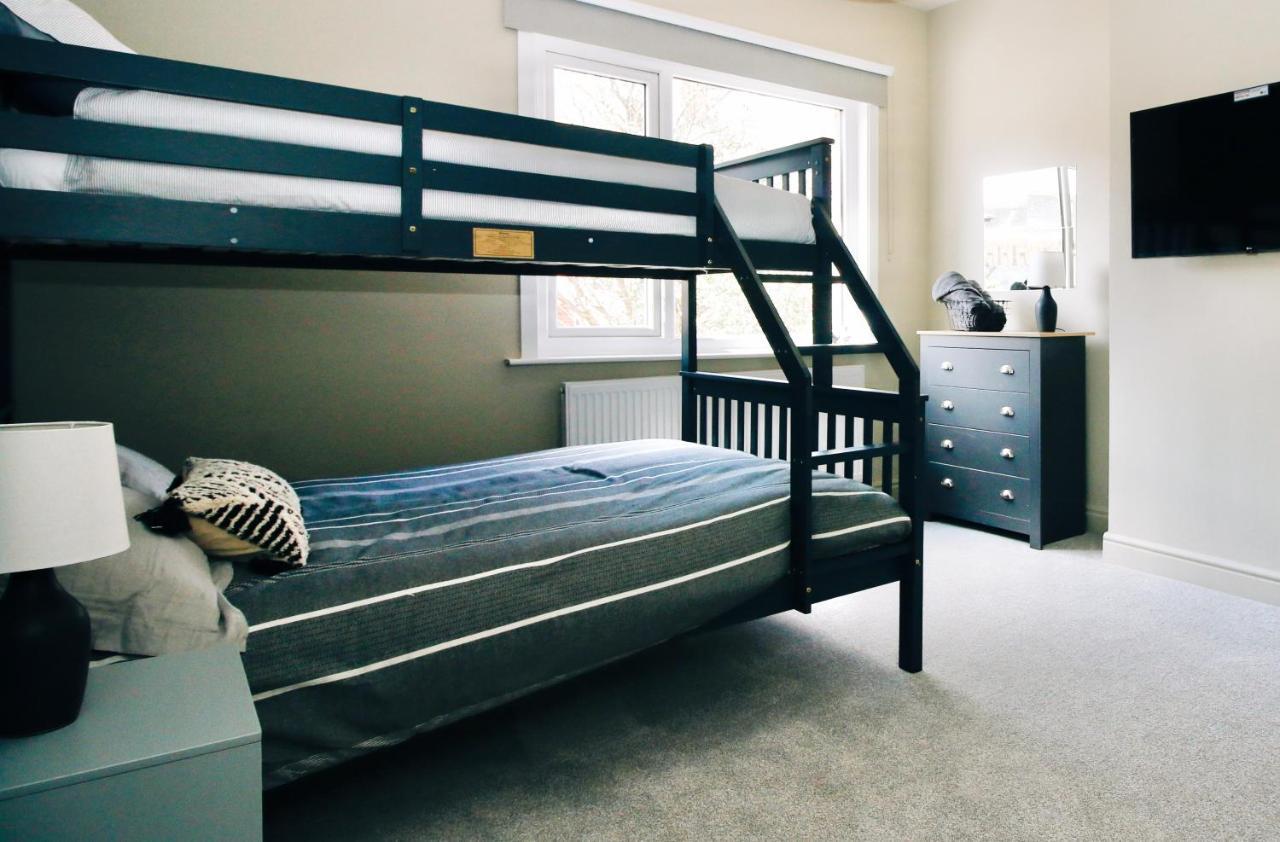 Xxhot Tubxx 4bed Semi, Sleeps 8, 2 Bathrooms * Blackpool