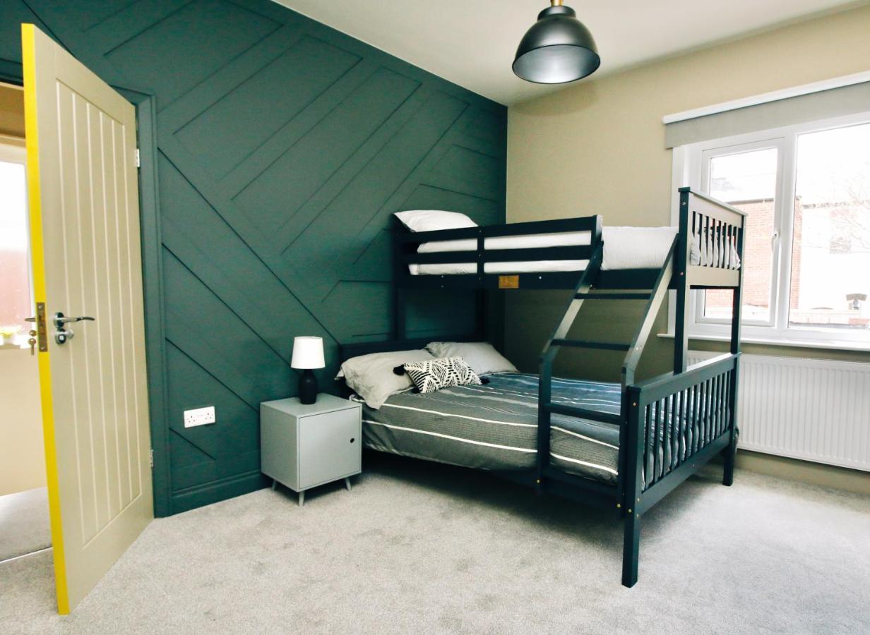 Xxhot Tubxx 4bed Semi, Sleeps 8, 2 Bathrooms Holiday home *