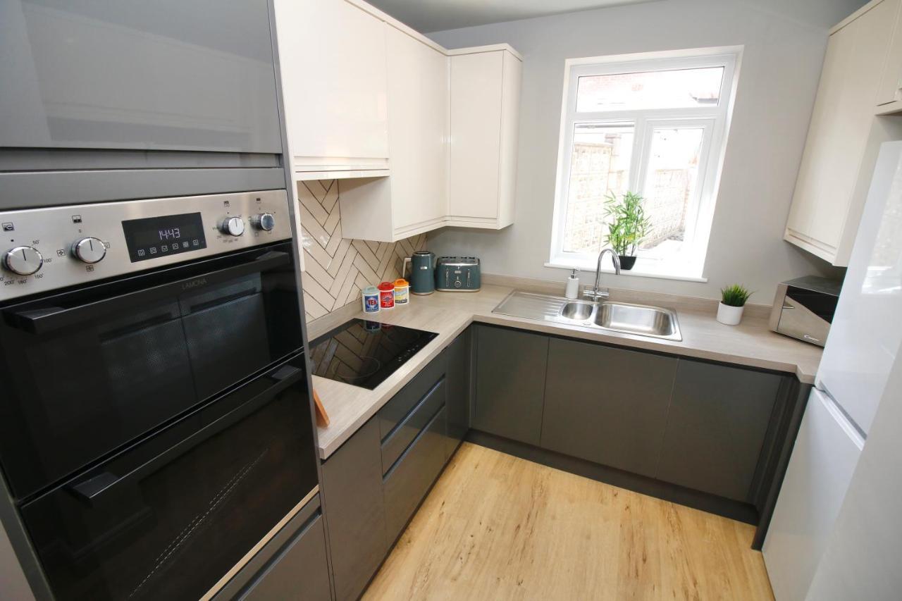 Xxhot Tubxx 4bed Semi, Sleeps 8, 2 Bathrooms Holiday home