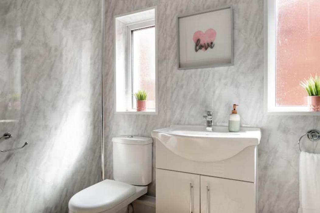 Xxhot Tubxx 4bed Semi, Sleeps 8, 2 Bathrooms * Blackpool