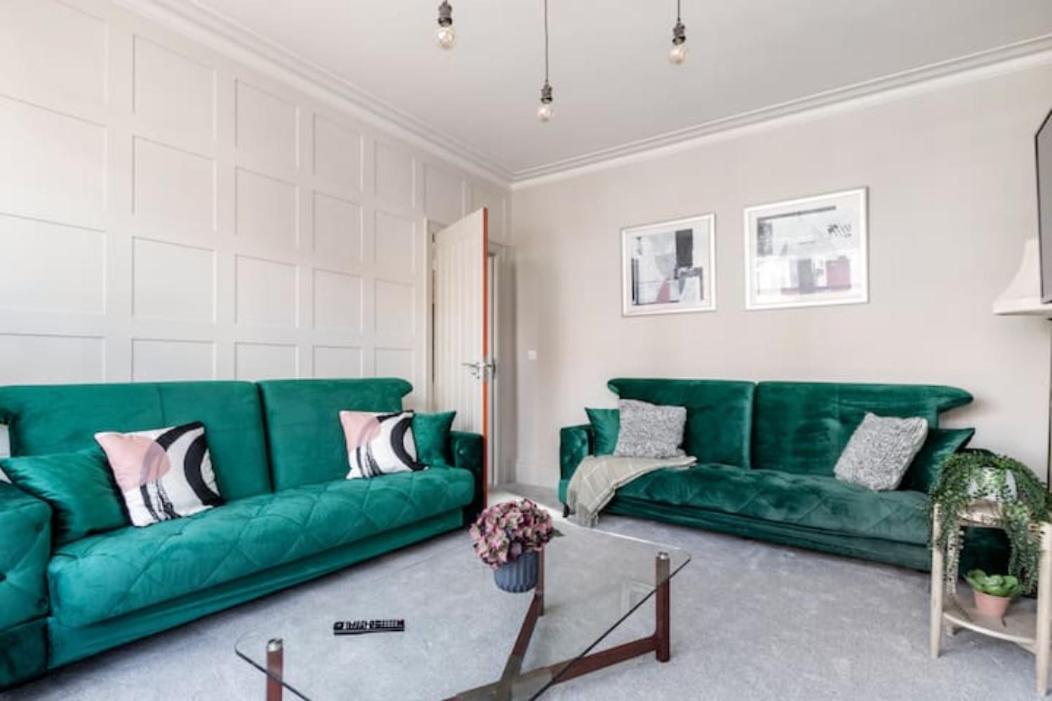 Xxhot Tubxx 4bed Semi, Sleeps 8, 2 Bathrooms Holiday home