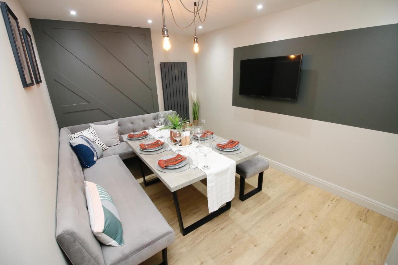 Xxhot Tubxx 4bed Semi, Sleeps 8, 2 Bathrooms Holiday home *