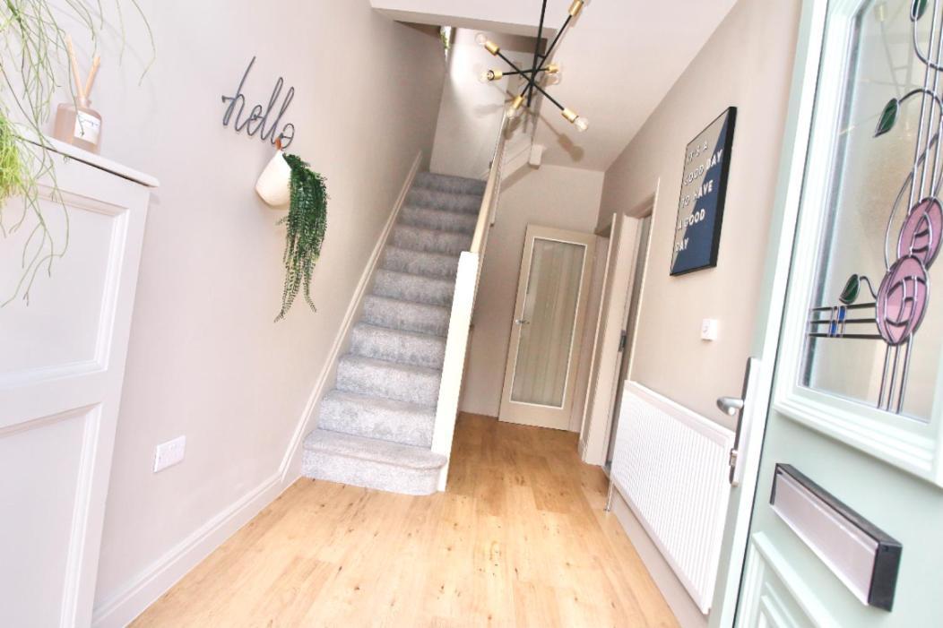 Xxhot Tubxx 4bed Semi, Sleeps 8, 2 Bathrooms *
