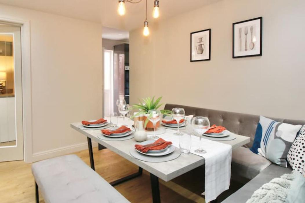 Xxhot Tubxx 4bed Semi, Sleeps 8, 2 Bathrooms * Blackpool