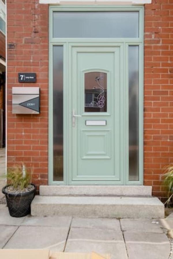 Xxhot Tubxx 4bed Semi, Sleeps 8, 2 Bathrooms Blackpool