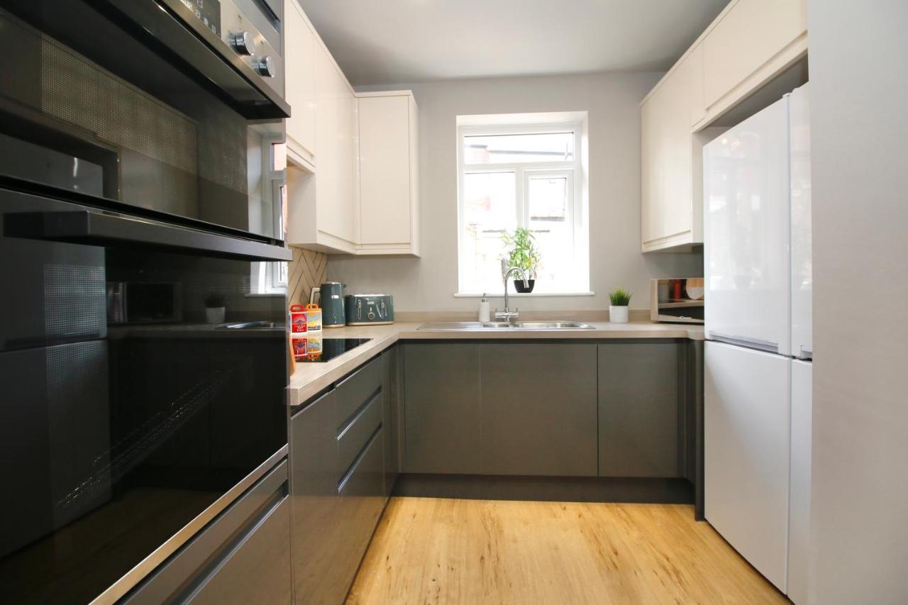 Xxhot Tubxx 4bed Semi, Sleeps 8, 2 Bathrooms Holiday home