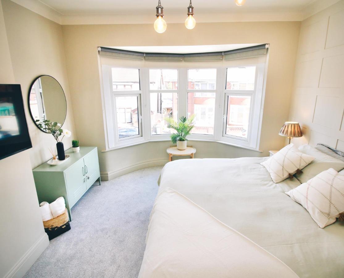 Xxhot Tubxx 4bed Semi, Sleeps 8, 2 Bathrooms Holiday home *