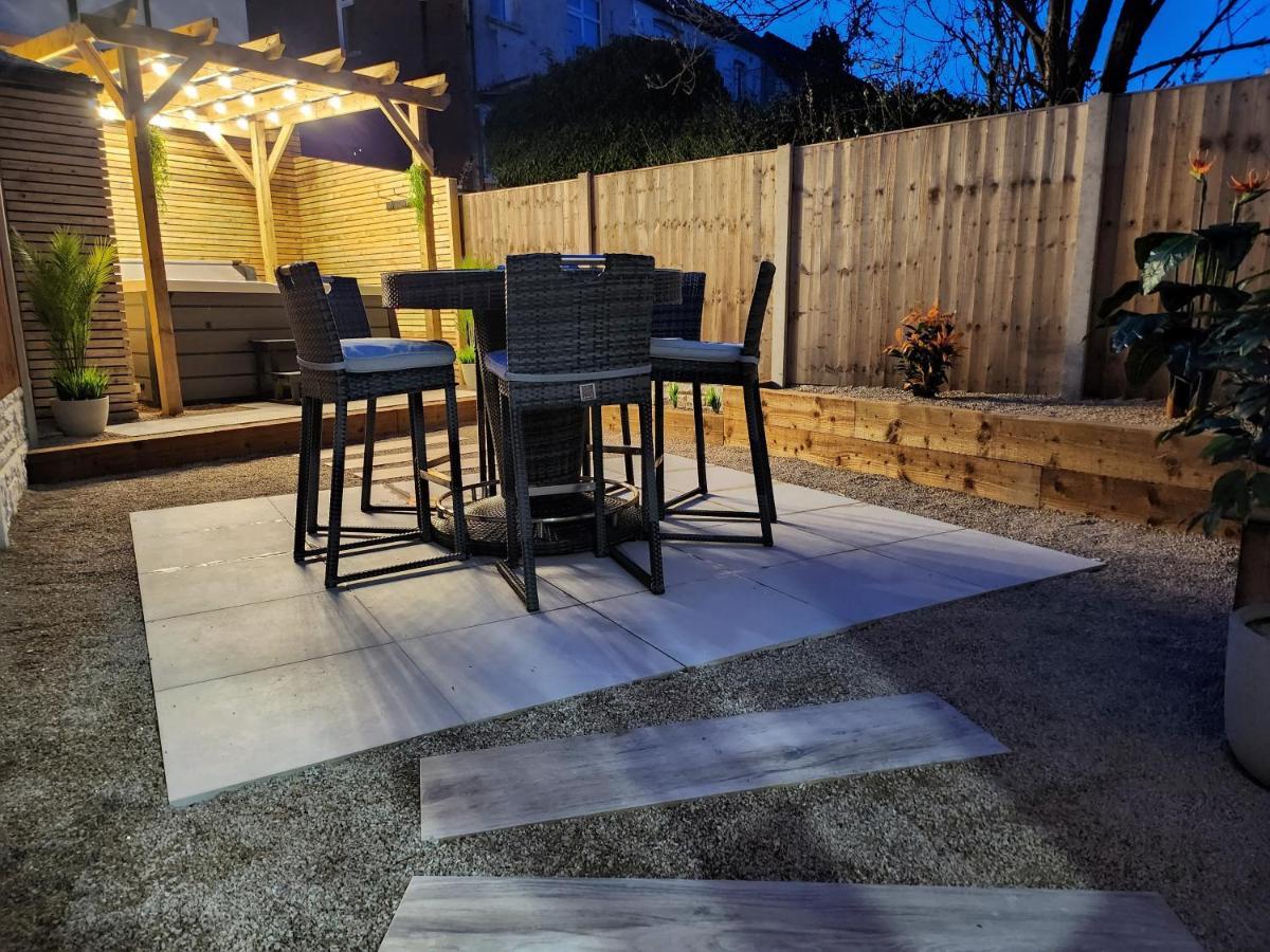 Xxhot Tubxx 4bed Semi, Sleeps 8, 2 Bathrooms Holiday home